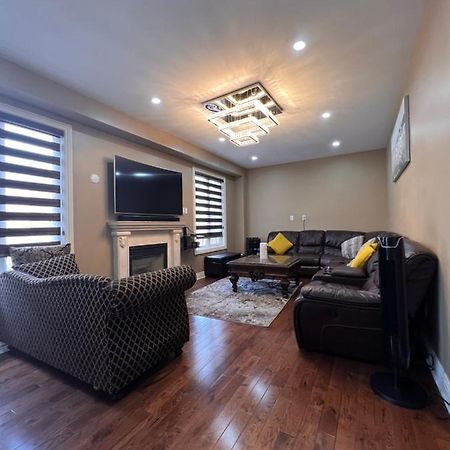 Spacious Detached In Brampton Buitenkant foto